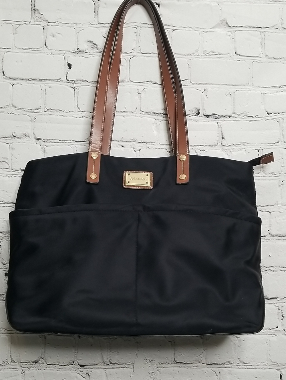 Calvin Klein womens tote bag 4 pouches w/ Zipper Inside GUC